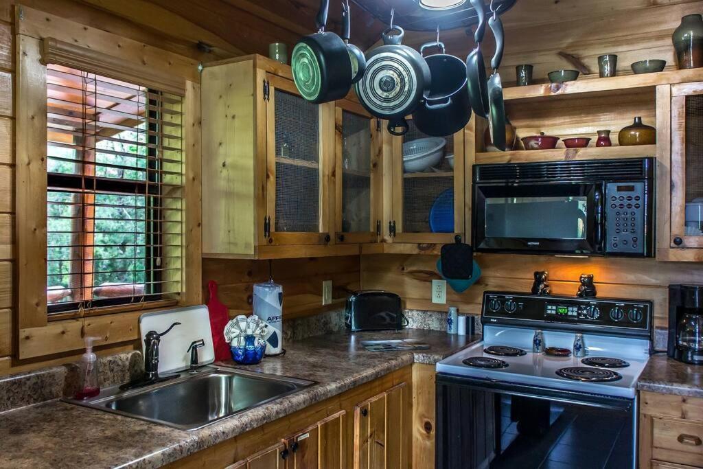 Villa Holly Tree Hideaway - Semi Secluded Mtn Setting à Sevierville Extérieur photo