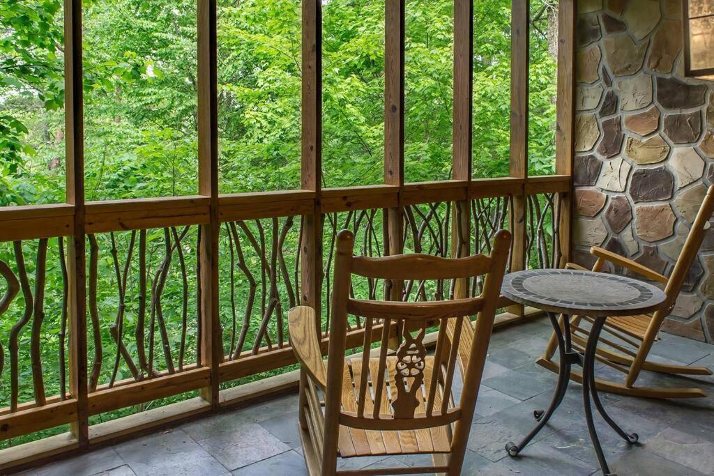 Villa Holly Tree Hideaway - Semi Secluded Mtn Setting à Sevierville Extérieur photo
