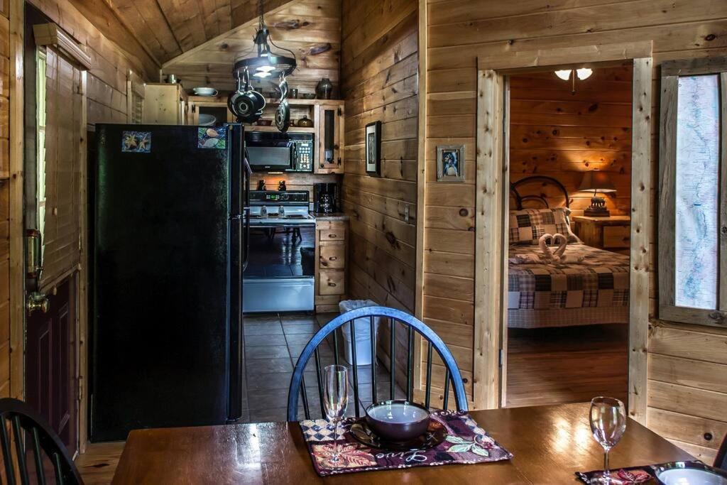 Villa Holly Tree Hideaway - Semi Secluded Mtn Setting à Sevierville Extérieur photo