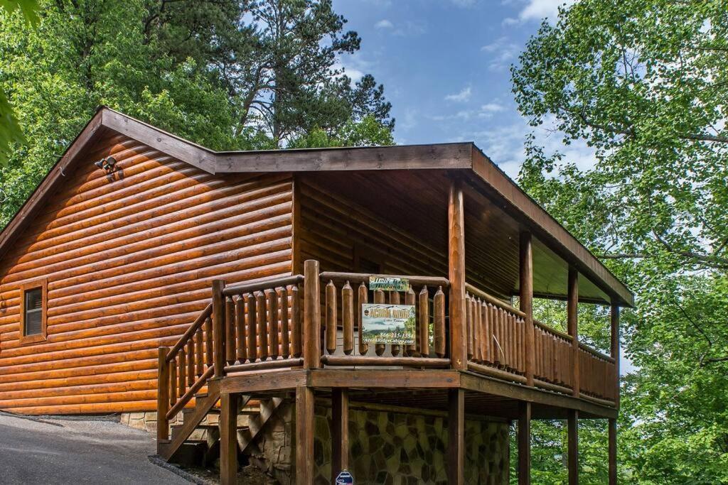 Villa Holly Tree Hideaway - Semi Secluded Mtn Setting à Sevierville Extérieur photo