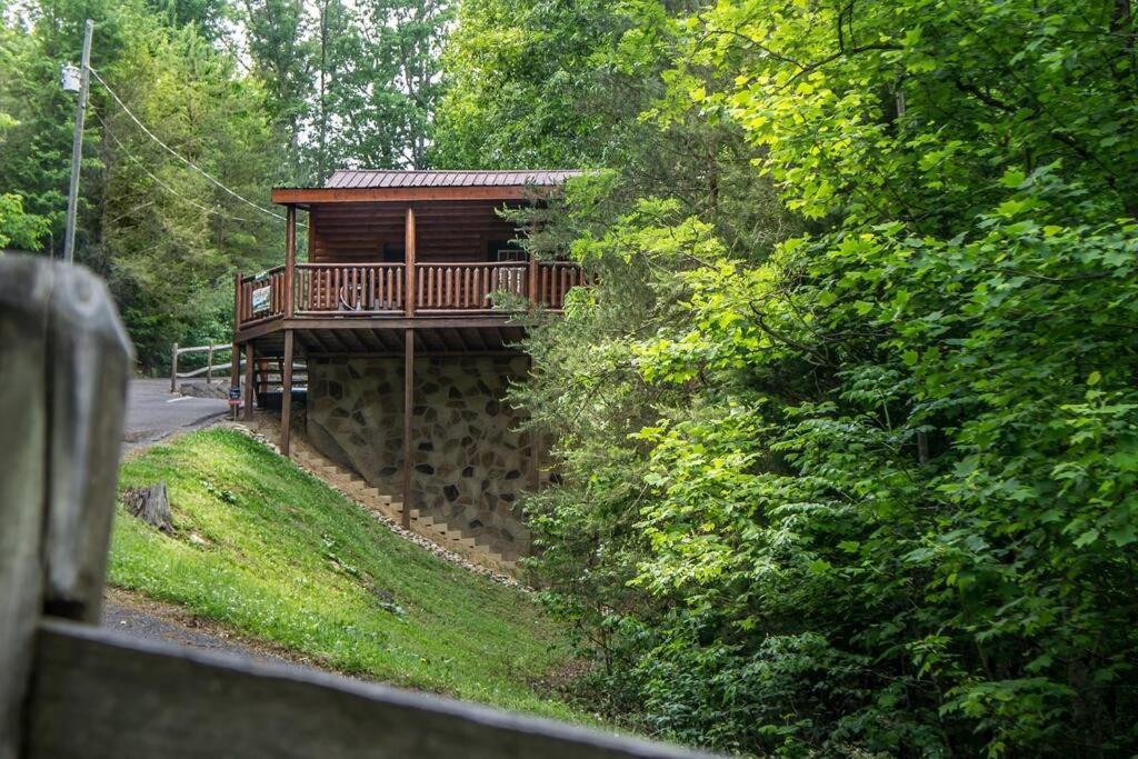 Villa Holly Tree Hideaway - Semi Secluded Mtn Setting à Sevierville Extérieur photo